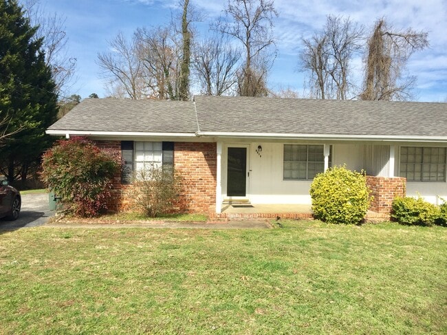 The front side of the duplex B - 963 Brynwood Dr