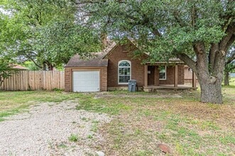 Building Photo - 3116 Cypress Ave