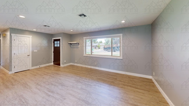 Building Photo - 3504 Royal Crest Dr E
