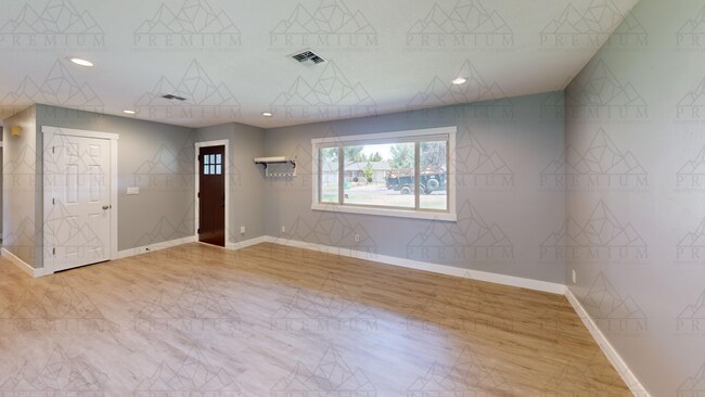 Foto del edificio - 3504 Royal Crest Dr E