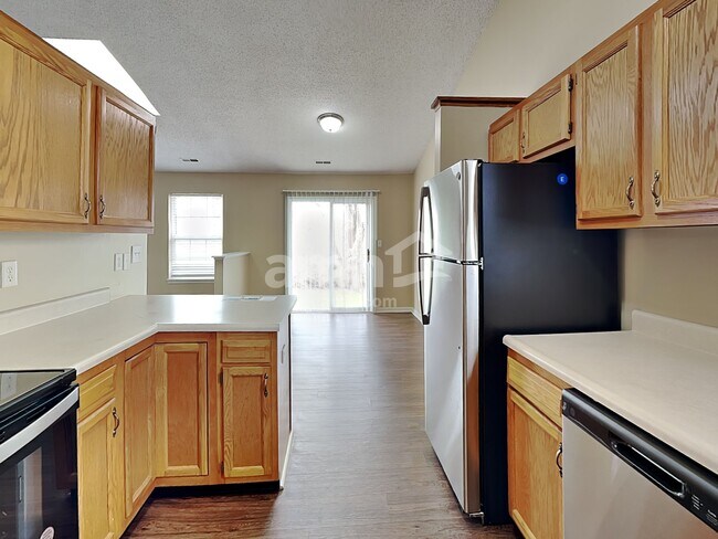 Building Photo - 525 Woodfield Cir