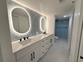 Building Photo - 6420 Boca Del Mar Dr
