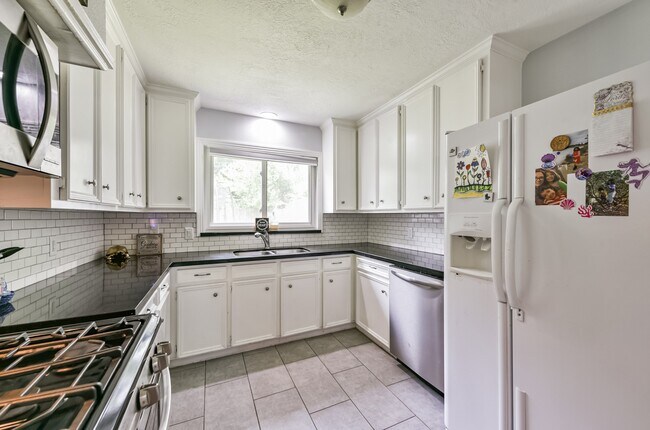 Foto del edificio - 4702 Maple St