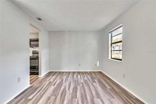 Foto del edificio - 4907 Lake Ridge Rd