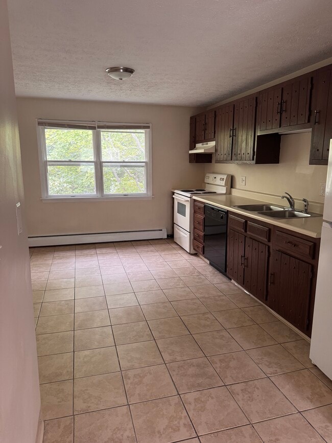 Building Photo - Briarwood 11