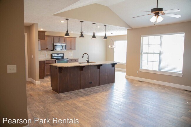 Building Photo - 4 br, 2 bath House - 5764 E Gatehouse Dr.
