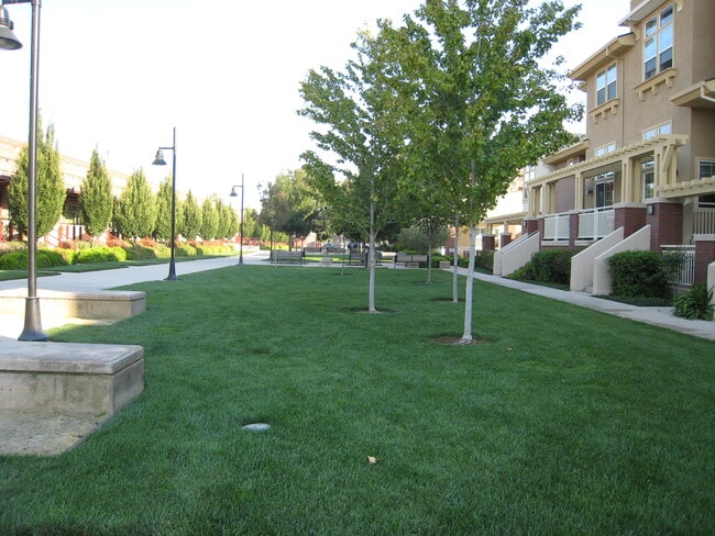 Building Photo - 575 Mariani Ln