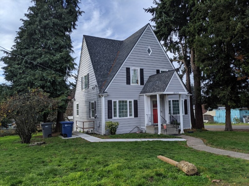 Foto principal - 12001 12th Ave S