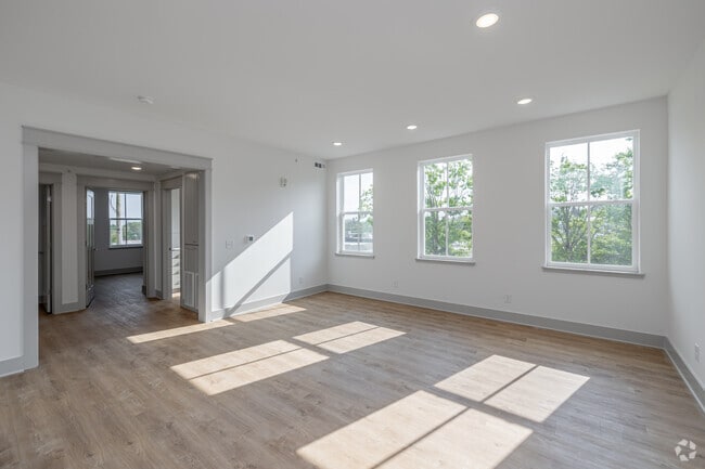 2BR, 2BA - 1,105SF - Living Room - Ritter and Spool