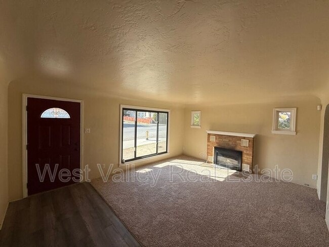 Foto del edificio - 334 B St