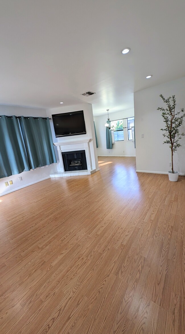 Building Photo - 104 N Marguerita Ave