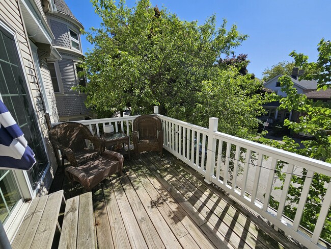 Private balcony - 1544 N Jackson St
