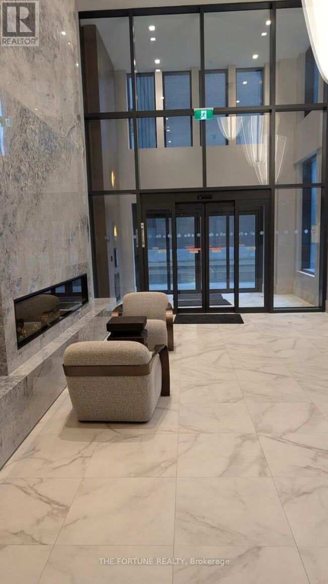 Building Photo - 75 James St S