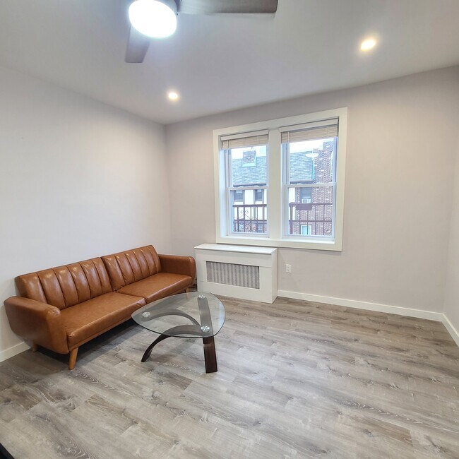 Zona de estar - 39 74th St