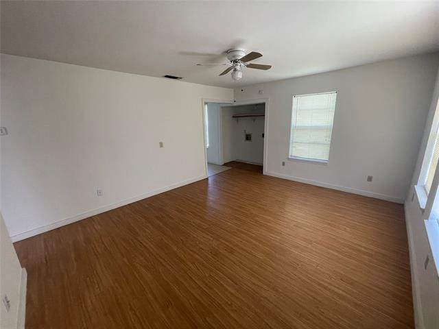Building Photo - 218 S Elm Ln