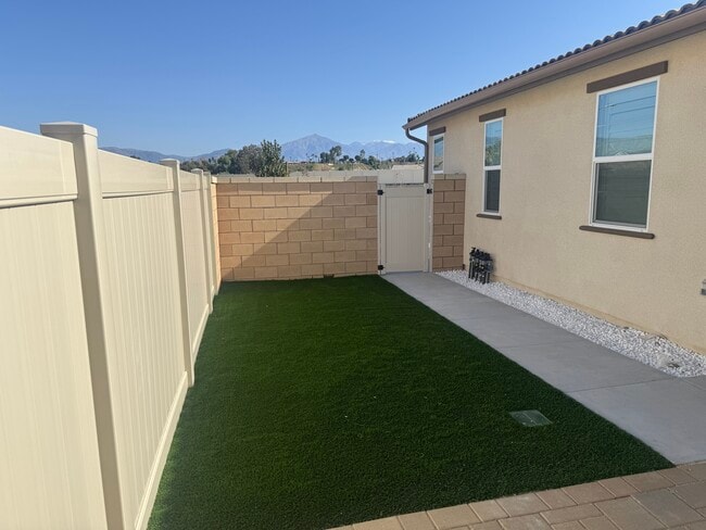 Building Photo - 11762 Saddleback Dr