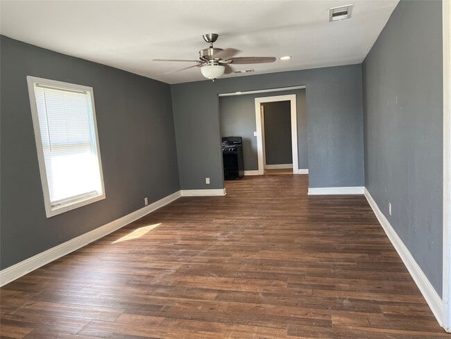 Photo - 2801 Ennis Ave House