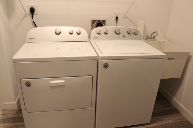 Laundry Room - 128 Goldenfield Dr