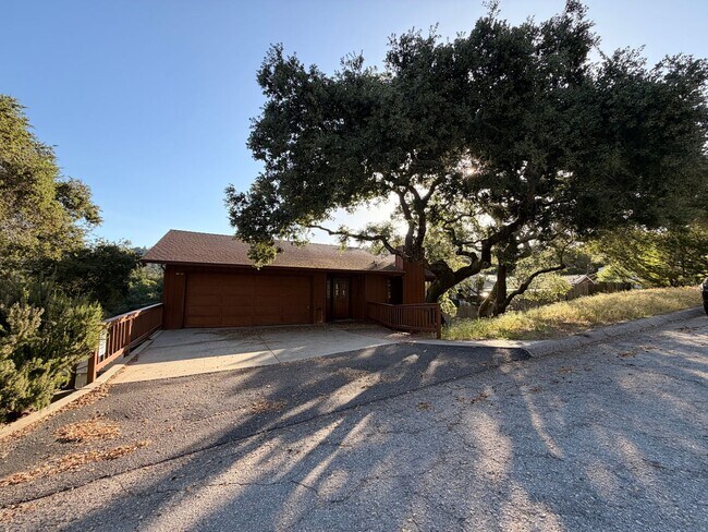 Foto del edificio - Charming Ben Lomond Home on Peaceful Meadow Setting | 3 Bed + 2.5 Bath