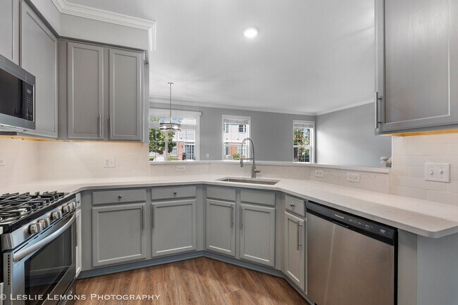 Foto del edificio - 24022 Walnut Cir