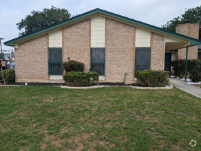 Building Photo - 1511 Searcy Dr