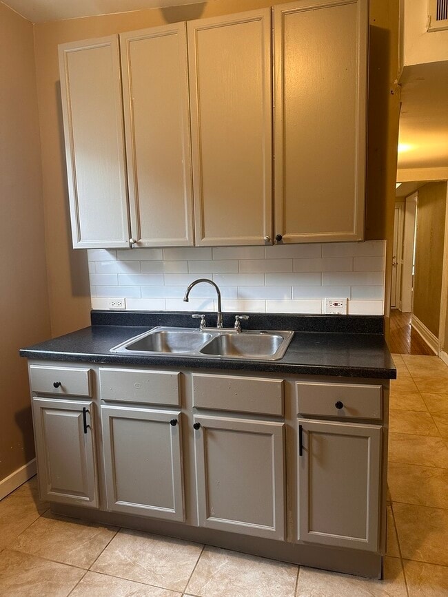 Building Photo - 5658 S Honore St