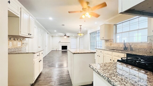 Foto del edificio - 1114 Knoll Crest Ct