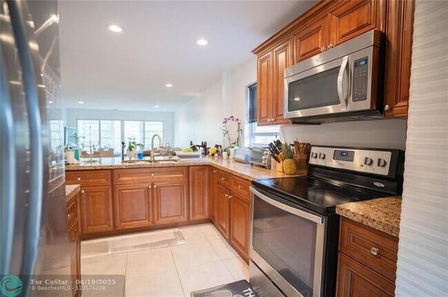 Building Photo - 8421 Lagos De Campo Blvd