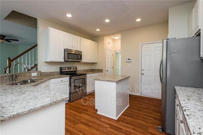 Foto del edificio - 9706 Ashburton Dr