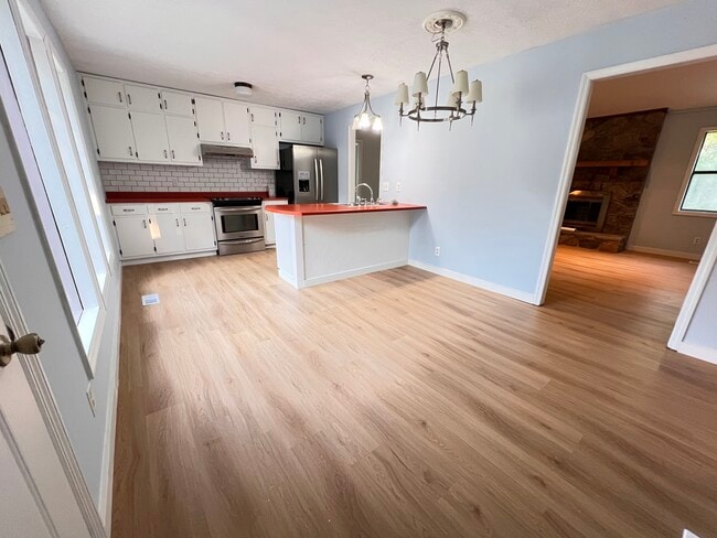 Building Photo - 4812 Bentwood Dr