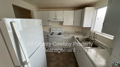 Building Photo - 704 Ferris Ct