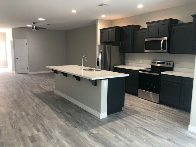 Building Photo - Brand new & Gorgeous Townhomes