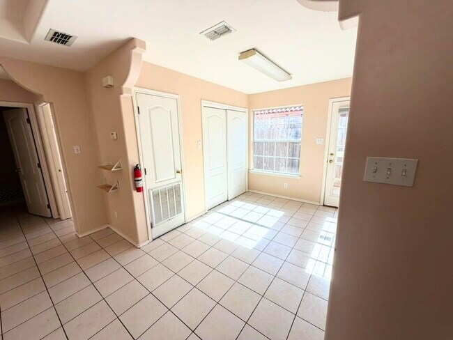 Building Photo - 2405 Redbud Ave W