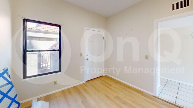 Foto del edificio - 2601 W Broadway Blvd