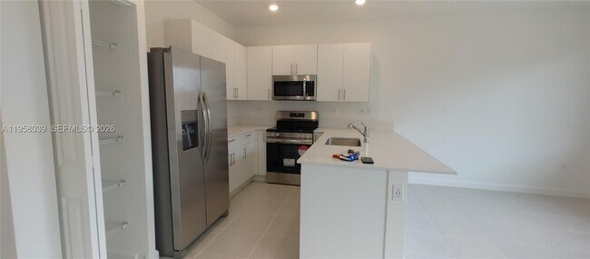 Foto del edificio - 689 SE 13th St Cir