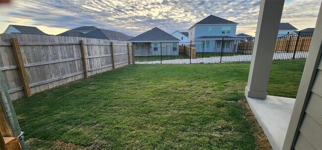 Foto del edificio - 2333 Moon Tower Trl