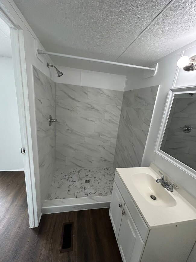 Building Photo - 1406 E Wallisville Rd