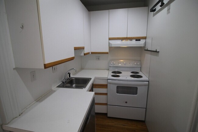 Building Photo - 396 Beacon St