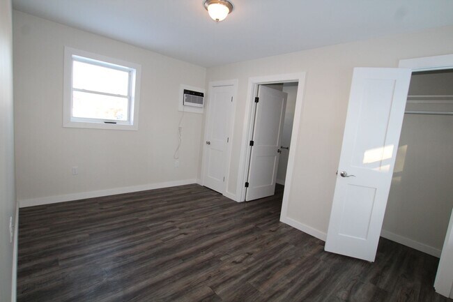 Foto del edificio - Beautifully remodeled and completed 1 bedroom apartment. FREE MONTH OF RENT!*