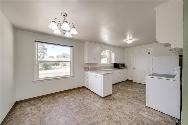 Building Photo - Boise Bench Bliss – Location, Style, and S...