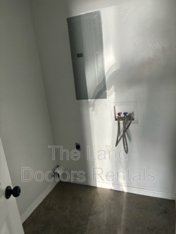 Foto del edificio - 18501 County Rd 1516