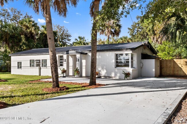 Foto del edificio - 5719 Heckscher Dr