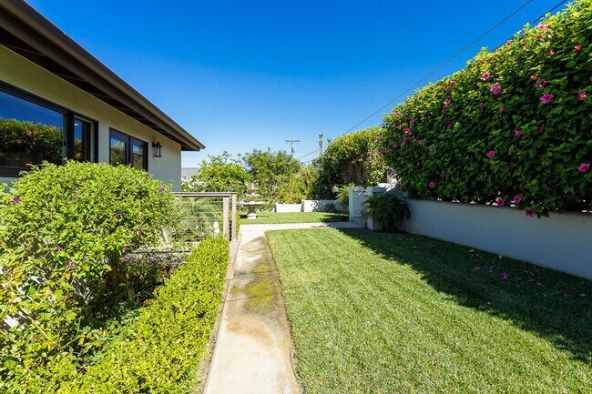 Building Photo - Furnished Oceanview Property