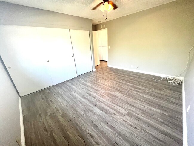 Foto del edificio - 8850 Dalen St