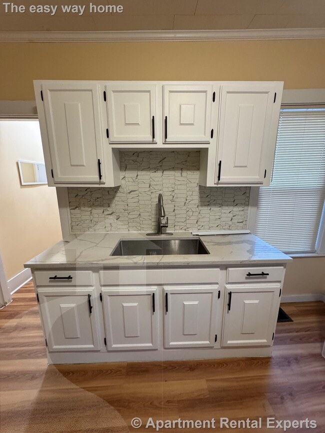 Building Photo - 32 Claremon St