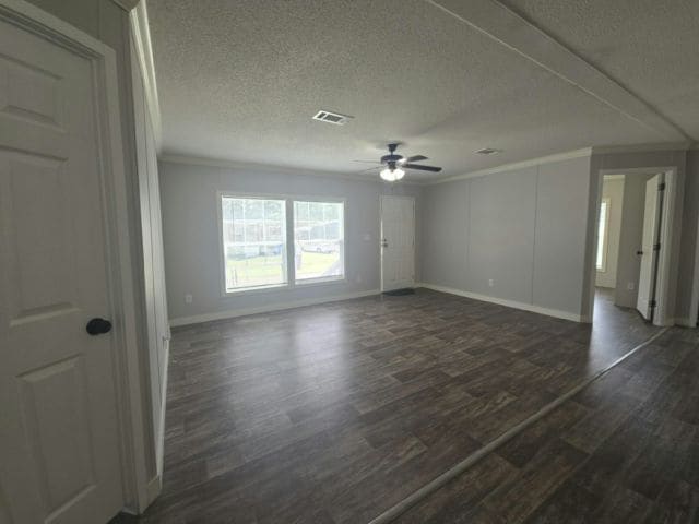 Foto del edificio - 323 Elm Ln