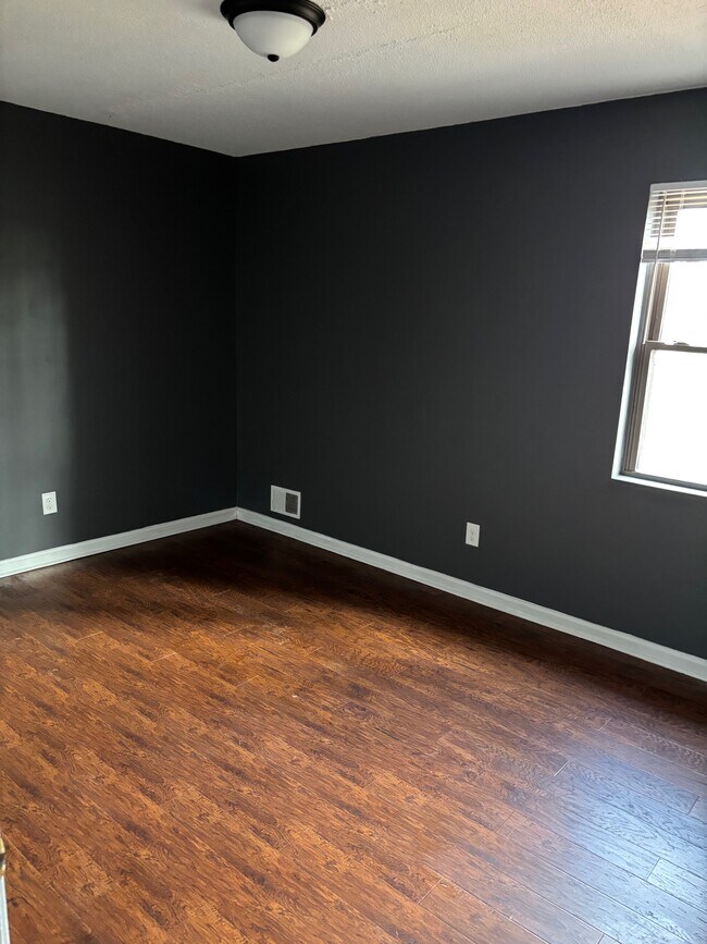 Building Photo - 133 Valley View Dr