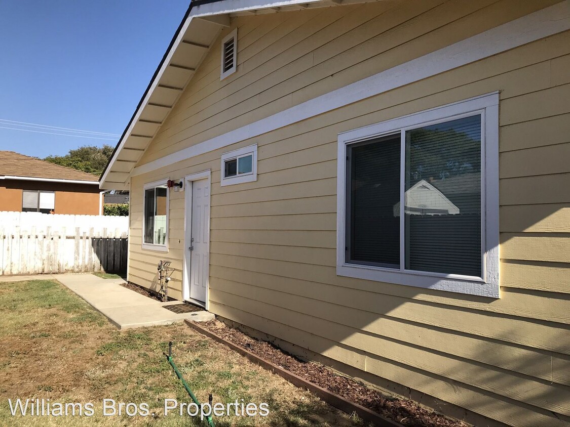 Primary Photo - 2 br, 1 bath House - 832 E. Cook #B