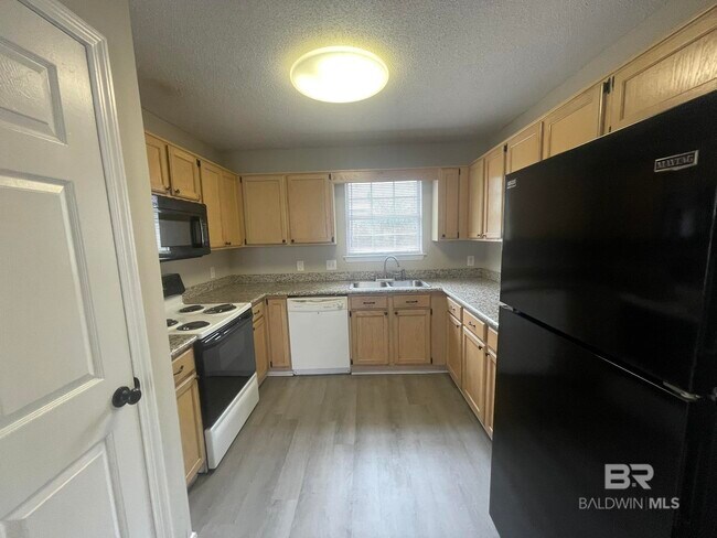 Foto del edificio - 706 Crystal Wells Ct N