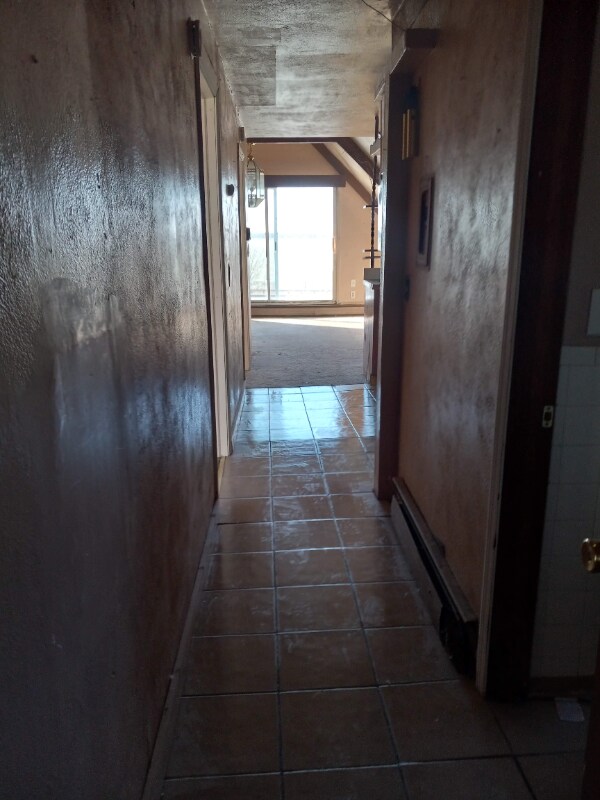 2371 Niagara St Unit upper, Buffalo, NY 14207 Room for Rent in